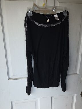 Women's Black Long-Sleeve Off-Shoulder Top with Contrast Trim Bke Y2k